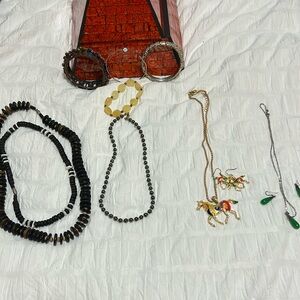 Jewelries 4 bracelet/5 necklaces and 2 earrings g